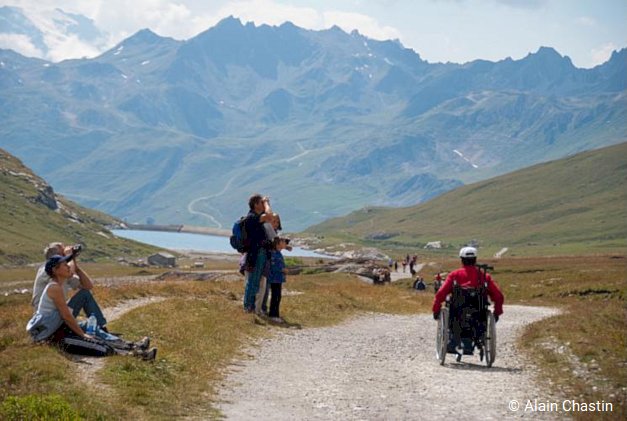 Sentier accessible dans la Réserve naturelle de la Grande Sassière © Alain Chastin - PNV