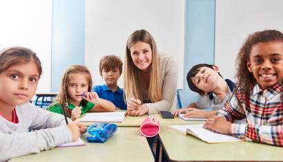 Schüler in einer Klasse einer Grundschule 