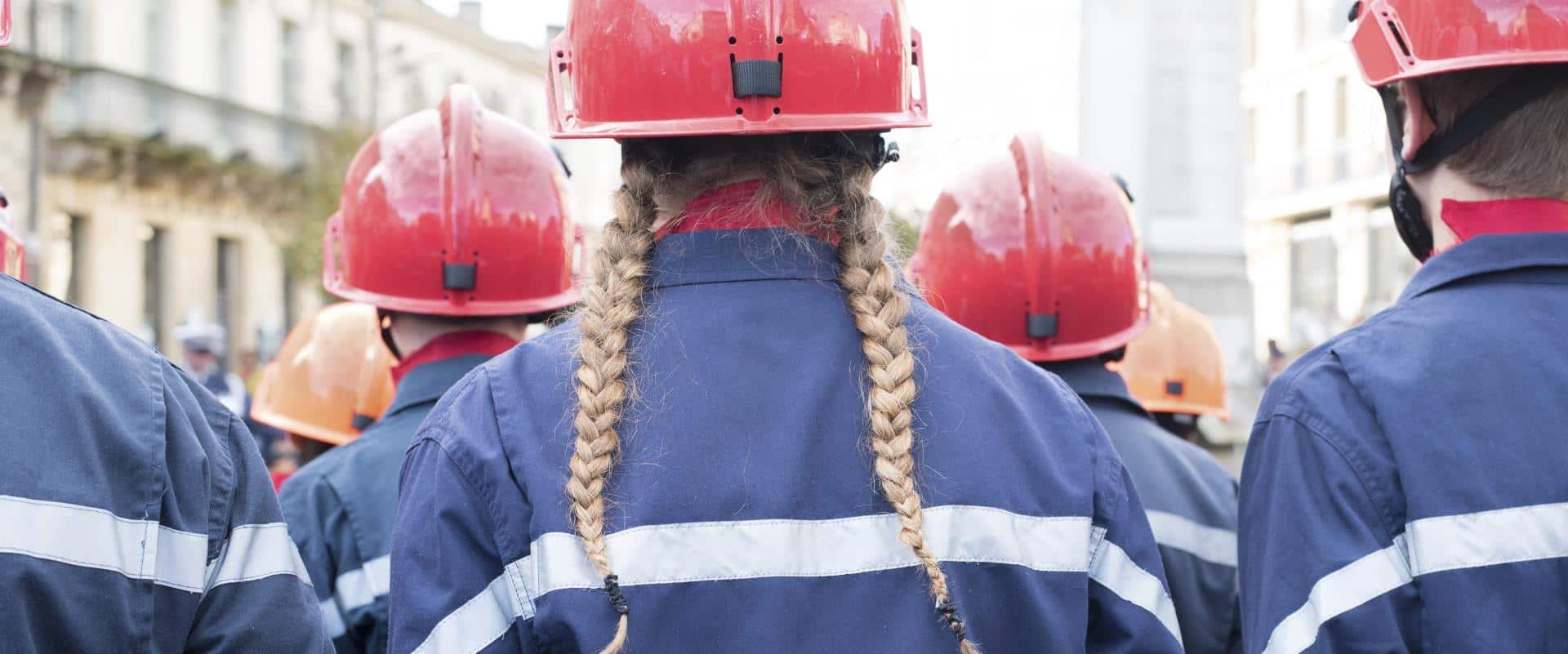 Femme pompier un uniforme enfin adapte GMF