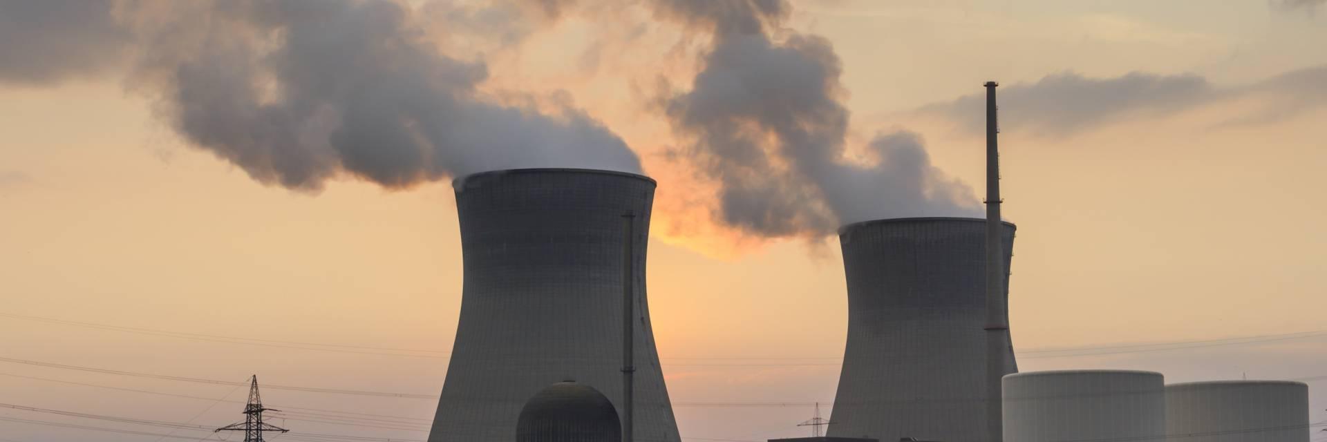 Cheminées représentant le risque de sinistre catastrophe technologique