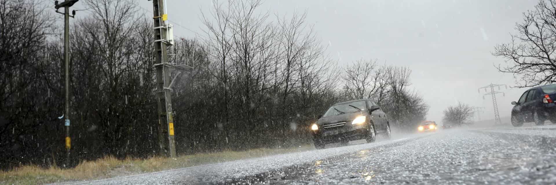 Voiture lors d'un sinistre tempête grêle