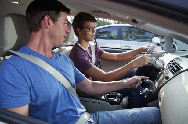 Jeune conducteur, comment choisir votre contrat d’assurance auto ?