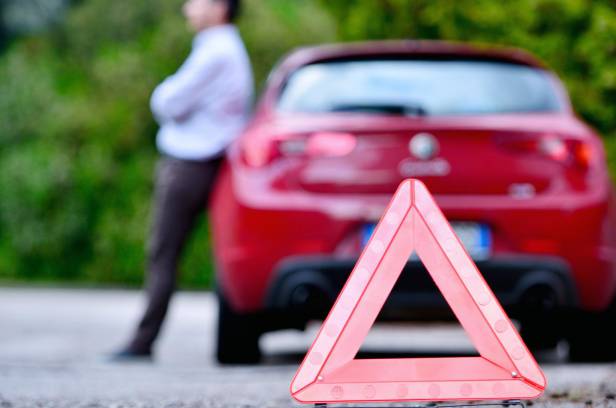 Équipements Obligatoires pour Voitures en France: Gilet et triangle