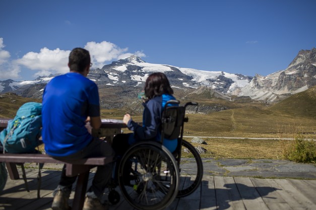 Le Parc national de la Vanoise a fait l’acquisition de plusieurs dispositifs qui donnent l’occasion aux handicapés moteurs