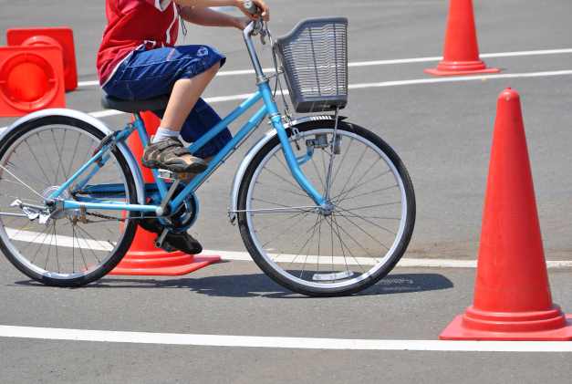 Elèves sensibilisés aux risques de la route via des exercices à vélo