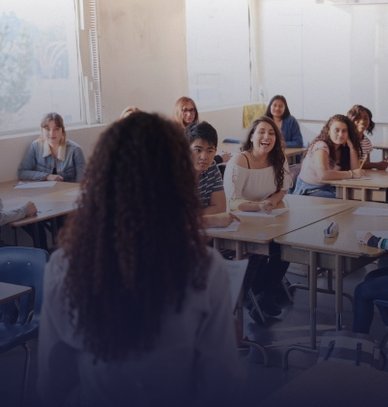 Classe de lycéens abordant le sujet de l'alcool au volant avec leur professeur