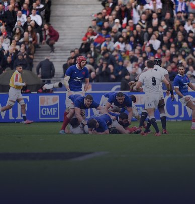 Joueurs de rugby sur le terrain