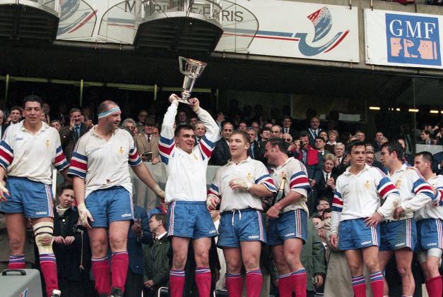 Une histoire de passion, équipe de rugby française fêtant se victoire