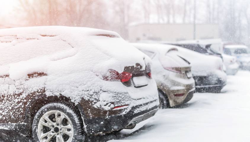 Comment gérer les dégâts liés à la neige sur votre voiture ?