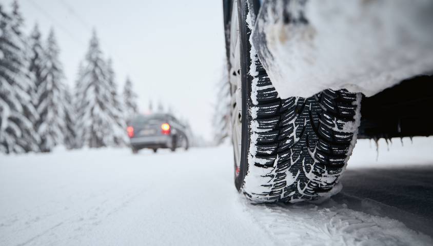 Doit-on équiper 2 ou 4 chaînes à neige sur son véhicule ?